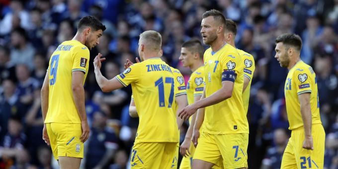 Ukraine-Captain Andriy Yarmolenko jubelt nach seinem Treffer zum 1:0 im Spiel gegen Schottland. WM 2022