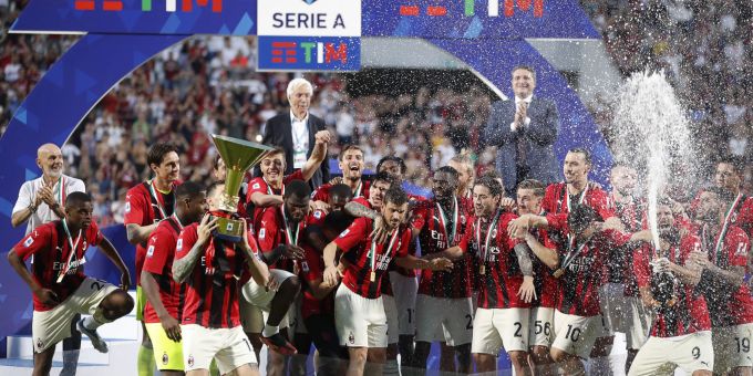 Milan jubelt nach dem Gewinn des Meistertitels in der Serie A in der Saison 2021/22. EPA/ELISABETTA BARACCHI Serie A AC Milan