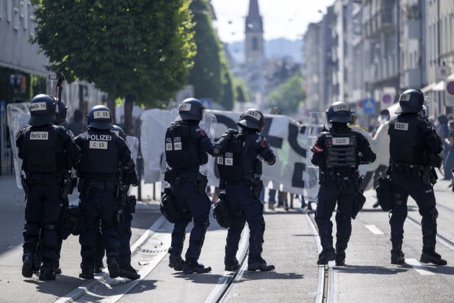 Rund 40 Teilnehmer von «Basel Nazifrei» demonstrierten.