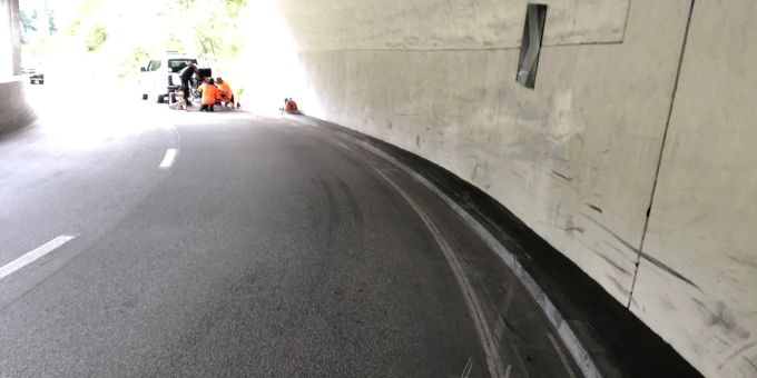 Zernez GR: Motorradlenker bei Sturz in Galerie verletzt Zernez GR: Motorradlenker bei Sturz in Galerie verletzt