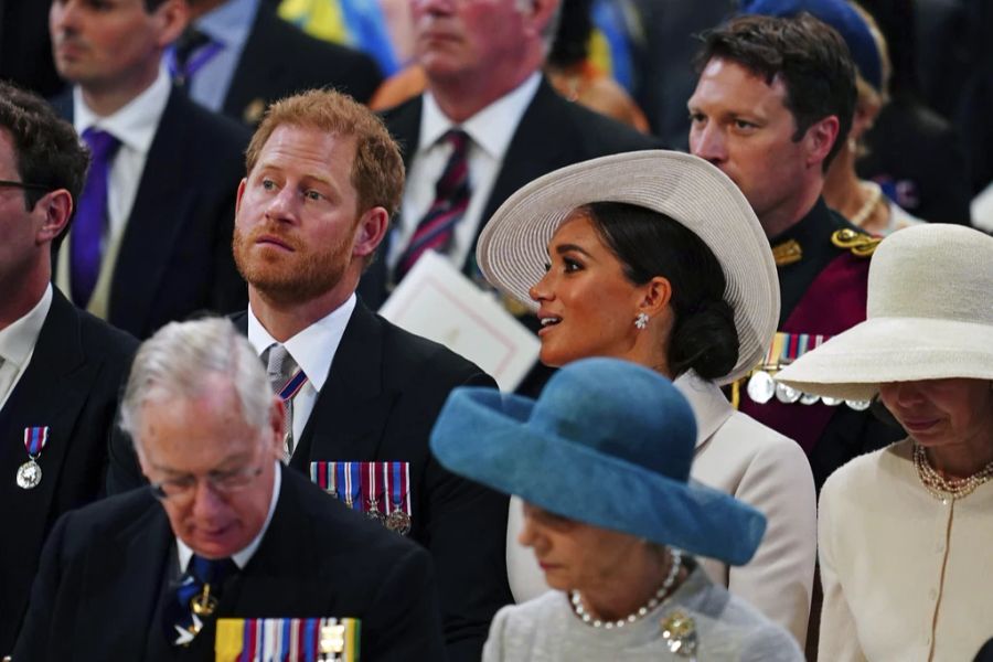 Seltenes Bild: Meghan und Harry inmitten der Royals!