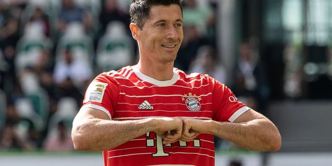 Um den Torjäger Robert Lewandowski hat sich ein Transfer-Poker aufgebaut. Um den Torjäger Robert Lewandowski hat sich ein Transfer-Poker aufgebaut.