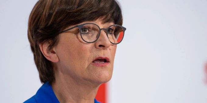 Verteidigt den Vorschlag für ein Klimageld ihres Parteikollegen Hubertus Heil: Saskia Esken, SPD-Bundesvorsitzende. Verteidigt den Vorschlag für ein Klimageld ihres Parteikollegen Hubertus Heil: Saskia Esken, SPD-Bundesvorsitzende.