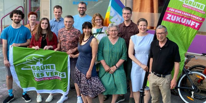 Bildlegende (v.l.): Lukas Lütolf, Iris Schelbert-Widmer, Chiara Tuccillo (Co-Präsidentin), Ivo Colombo, Martin Räber (Co-Präsident), Raphael Schär-Sommer, Anita Huber, Siv Lehmann, Beate Hasspacher, Jann Frey, Myriam Frey Schär, Candidus Waldispähl (es fehlt Martin Blapp). Grüne Olten