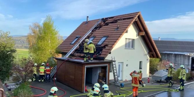 Schnottwil: Brand bei Einfamilienhaus wegen entsorgter Asche