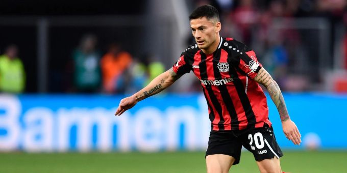 Charles Aranguiz stösst mit Verspätung zu Bayer Leverkusen. Charles Aranguiz Bayer Leverkusen