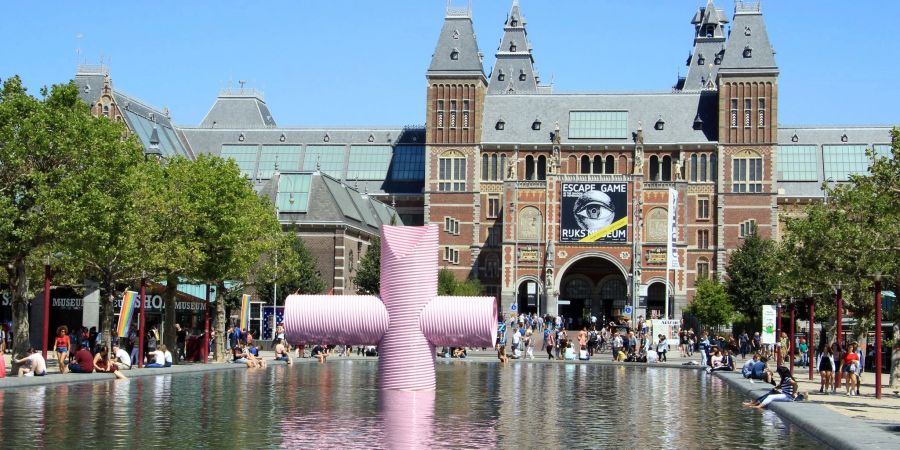Das Amsterdamer Rijksmuseum zeigt ab 1. Juli die aller-grössten Werke seiner Sammlung. Prunkstück ist ein um 1850 angefertigtes Panorama, das die Landschaften der Schweiz, Italiens und Österreichs darstellt.