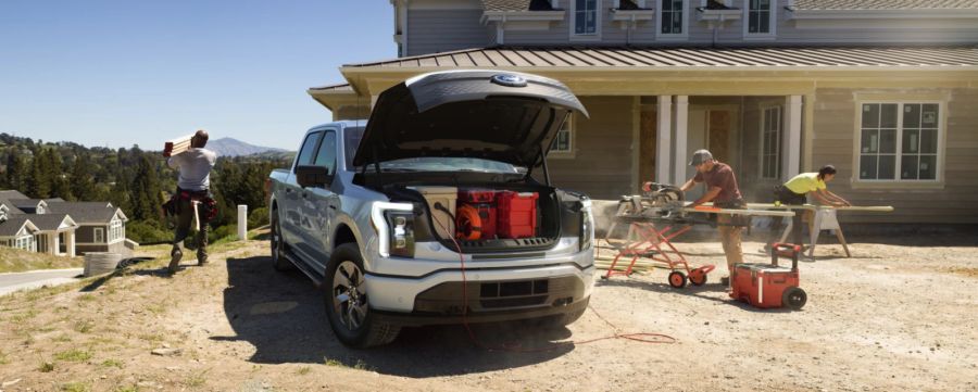 Der F-150 Lightning ist mit mehreren Steckdosen ausgestattet und soll auch als mobile Stromquelle dienen.