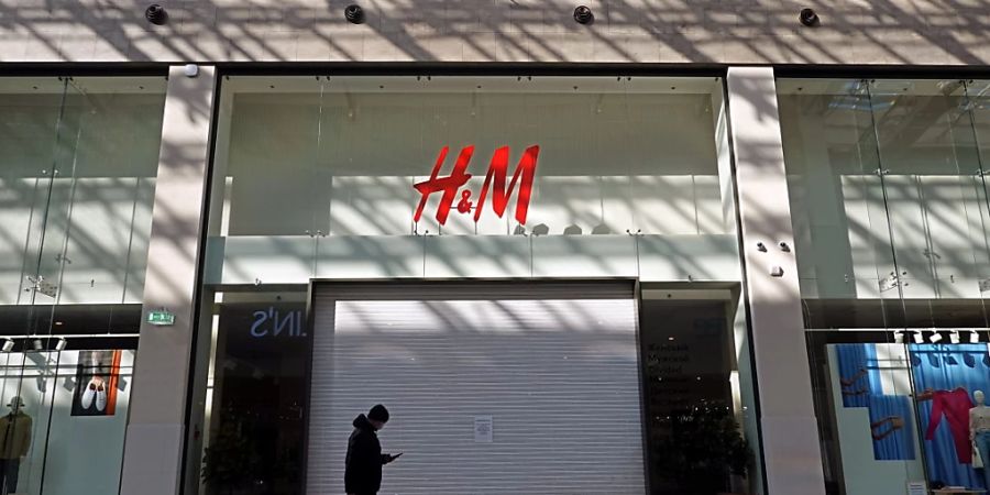 Ein geschlossener H&M-Shop in Moskau: Der Detailhändler zieht sich aus Russland zurück (Bild vom März).