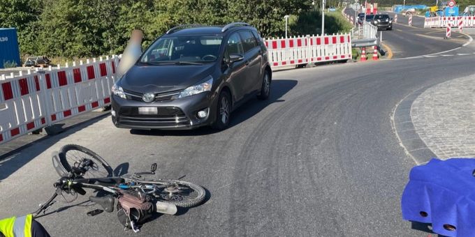 E-Bike-Lenker verletzt.