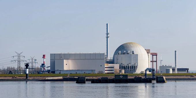 Das Atomkraftwerk Brokdorf befindet sich im Nachbetrieb. Das Atomkraftwerk Brokdorf befindet sich im Nachbetrieb.