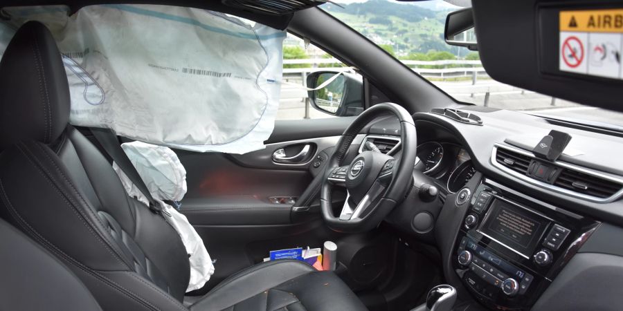 Buochs A2, seitliche Airbags ausgelöst