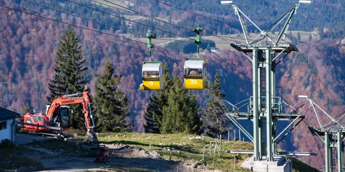 Die Kampenwandbahn im Chiemgau soll erneuert werden. Das Landratsamt hat das Projekt nun genehmigt. Die Kampenwandbahn im Chiemgau soll erneuert werden. Das Landratsamt hat das Projekt nun genehmigt.