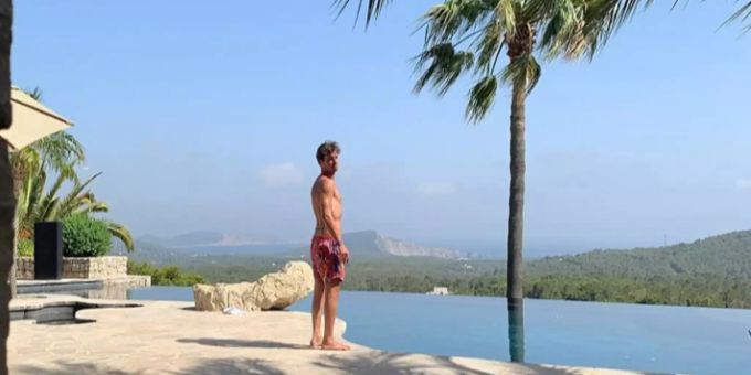 Ex-Bachelor Vujo Gavric in den Ibiza-Ferien. Vujo Gavric