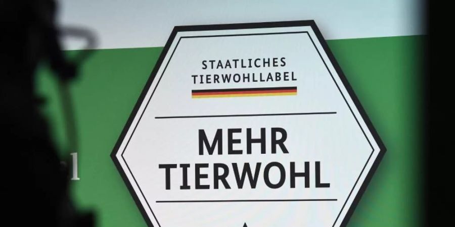 Das staatliche Tierwohl-Label für Fleisch soll Verbrauchern eine bessere Orientierung beim Einkauf geben. Foto: Ralf Hirschberger
