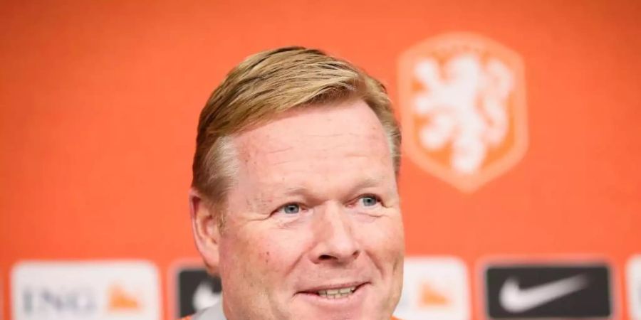 Sieht keine besondere Brisanz im Spiel gegen Deutschland: Ronald Koeman, Trainer der Niederlande. Foto: Christian Charisius