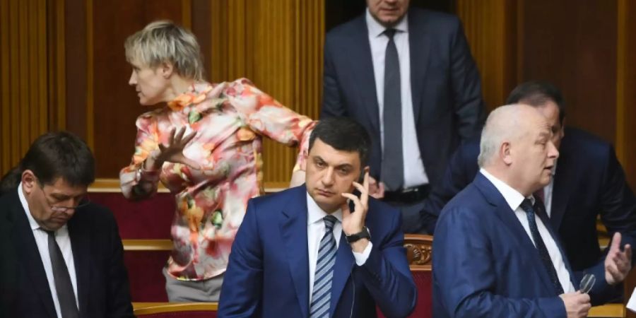 Regierungschef Groisman (m) während des Parlamentsvotums
