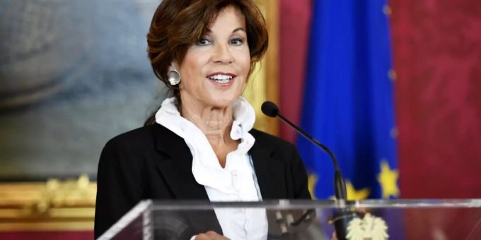 Brigitte Bierlein spricht nach ihrer Ernennung zur Kanzlerin zu den Medien. Brigitte Bierlein