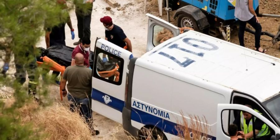 Polizei bei dem Baggersee auf Zypern