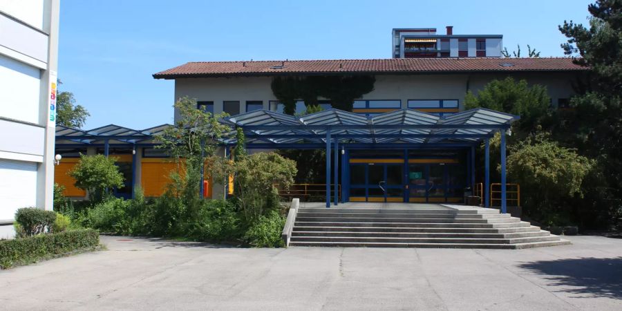 Das Schulhaus Stegmatt in Lyss.