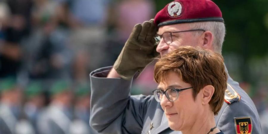 Annegret Kramp-Karrenbauer tritt die Nachfolge der an die Spitze der EU-Kommission wechselnden Ursula von der Leyen an. Foto: Michael Kappeler