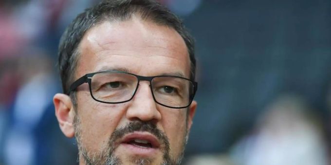 Hat mit Eintracht Frankfurt ein straffes Programm vor sich: Sportvorstand Fredi Bobic. Foto: Arne Dedert Hat mit Eintracht Frankfurt ein straffes Programm vor sich: Sportvorstand Fredi Bobic. Foto: Arne Dedert