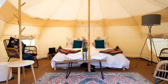 Alp Plaun bei Laax GR - Erstes Schweizer Pop-Up-Glamping-Dorf eröffnet