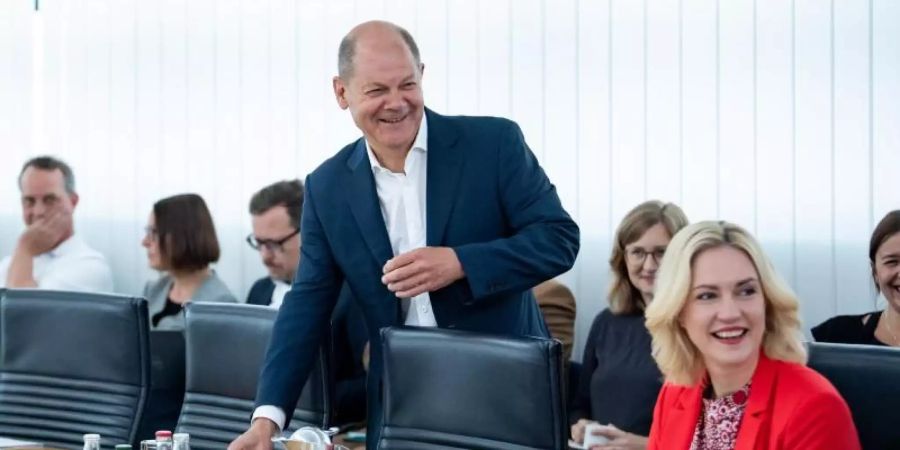 Finanzminister Olaf Scholz und Mecklenburg-Vorpommerns Ministerpräsidentin Manuela Schwesig während der Sitzung des SPD-Präsidiums im Willy-Brandt-Haus. Foto: Bernd von Jutrczenka