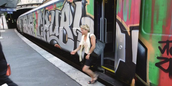 Mehrere Personen waren im Bahndepot Bern am Sprayen.