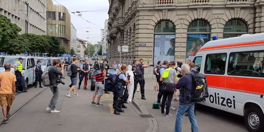 Dies, nachdem sie eine Frist der Polizei verstreichen liessen.