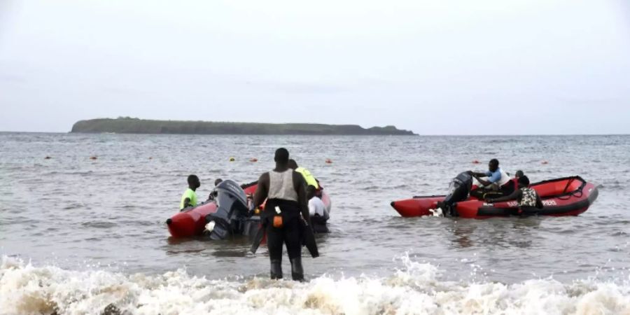 Rettungsboote am Strand von Dakar