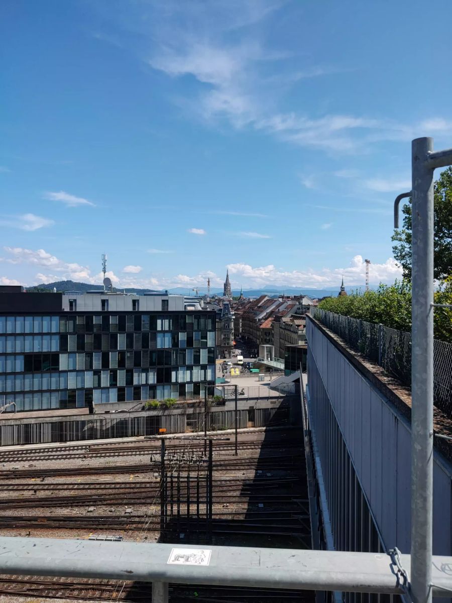 Das Berner Münster, aufgenommen von der Grossen Schanze mit dem Oppo Reno 5G.