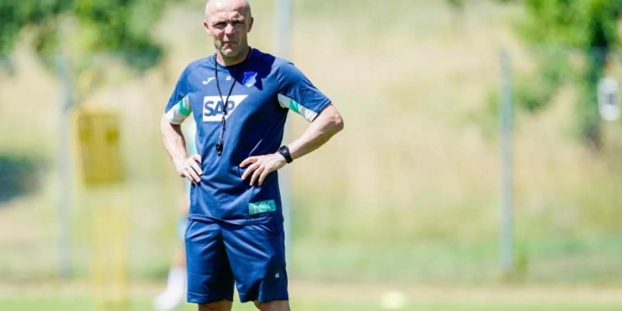 1899-Trainer Alfred Schreuder steht mit dem jüngst verpflichteten Robert Skov eine weitere Offensivoption zur Verfügung. Foto: U. Anspach