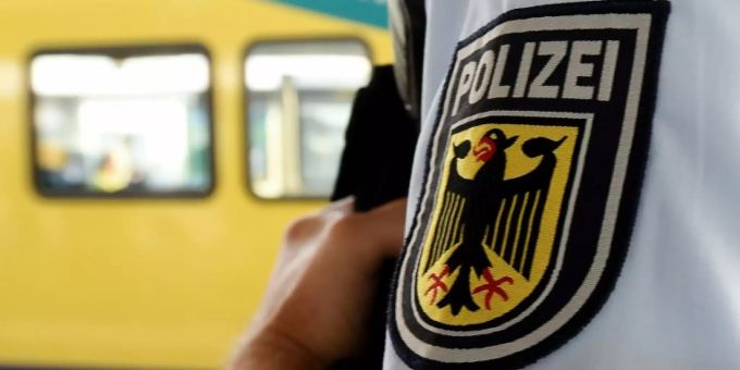Münster - Betrunkener versteckt sich auf Flucht vor der Polizei unter einer Lokomotive