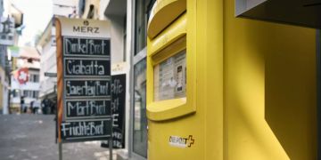 Neuer Standort für Postfächeranlage und Postbriefkasten.