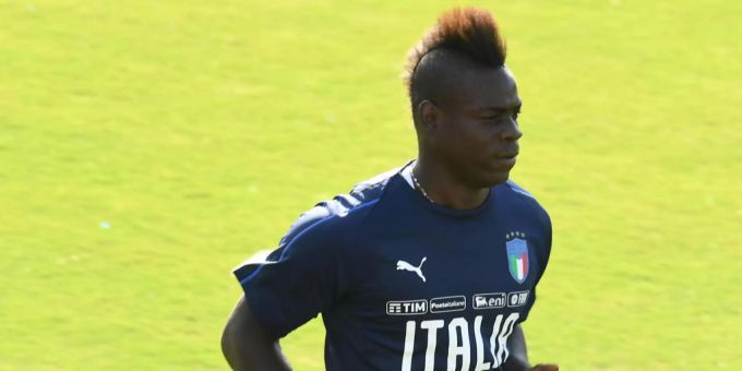 Nächste Saison wieder in der Serie-A: Ex-Nationalspieler Mario Balotelli unterschreibt bei Aufsteiger Brescia. Mario Balotelli