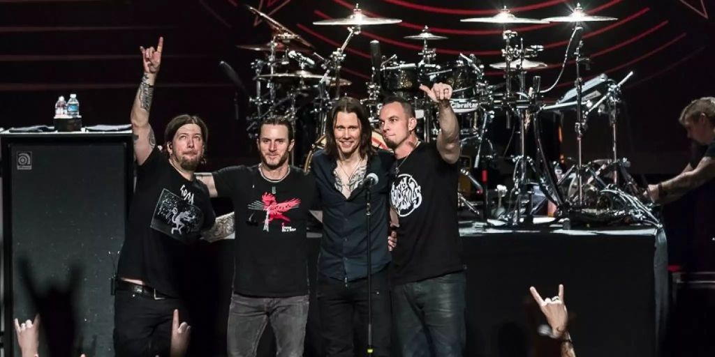 Enterprise earth merch. Майлз кеннеди. Alter bridge metalingus. Alter bridge metalingus. Alter bridge: live at wembley.