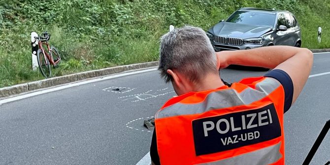 Unfallaufnahme durch Polizei