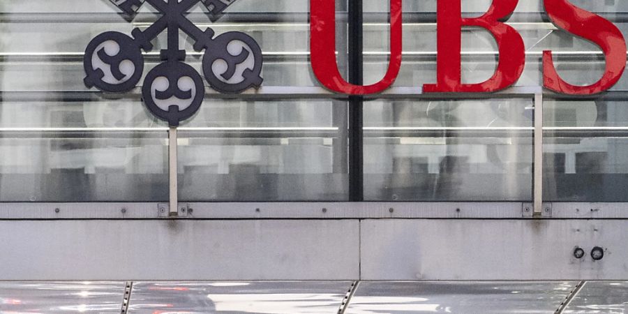 Grosse Schweizer Banken haben ihre Personalsuche im Juli intensiviert. Besonders die UBS und die von ihr übernommene Credit Suisse schrieben nach einem deutlichen Rückgang im Juni wieder mehr Stellen am Heimmarkt aus. (Archivbild)