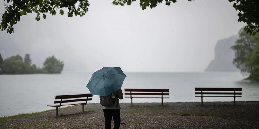 Was für ein Fest: Am Schweizer Nationalfeiertag am 1. August klettern die Temperaturen nördlich der Alpen kaum über 20 Grad. Laut Wetterdienst Meteonews wird es zudem windig und nass. (Symbolbild)