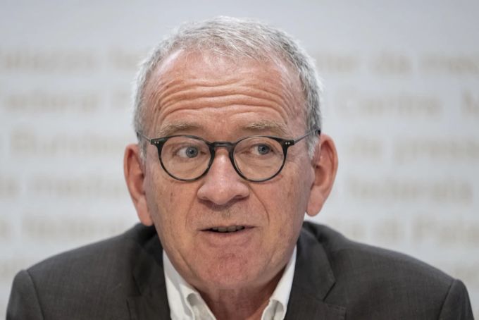 Adrian Lobsiger spricht vor den Medien in Bern. Adrian Lobsiger Datenschutz Öffentlichkeitsgesetz