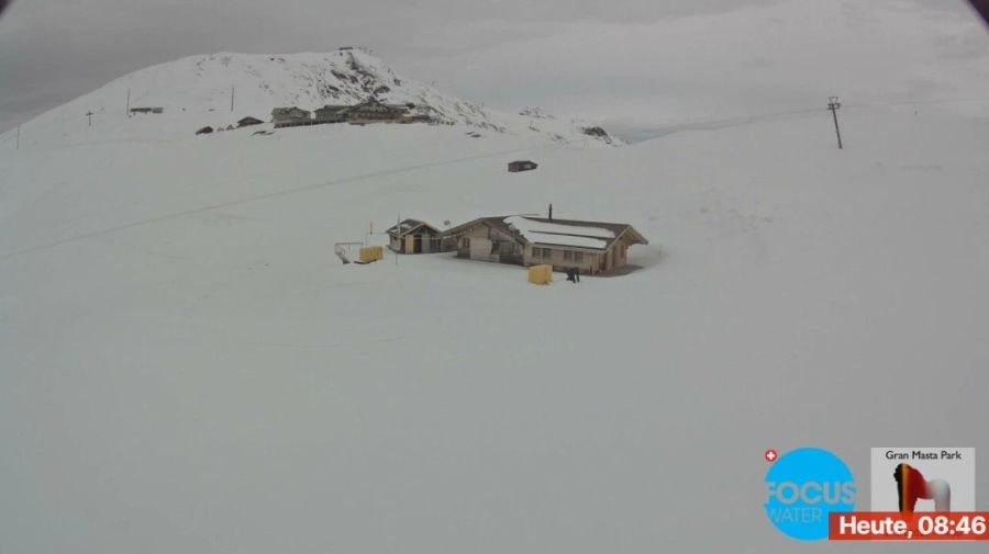 Zurück im Berner Oberland, in Adelboden-Lenk: Auf etwa 2000 Meter über Meer hat sich eine ordentliche Schneeschicht gebildet.