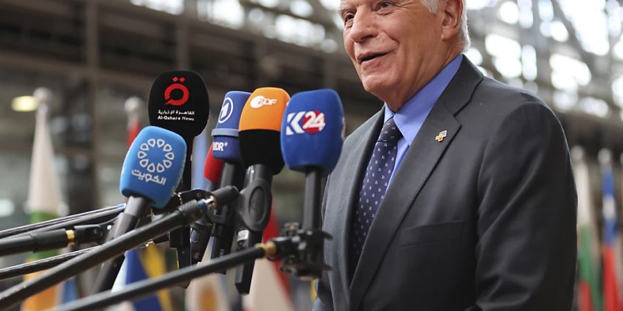 Josep Borrell, Leiter der Aussenpolitik der Europäischen Union, spricht mit den Medien bei seiner Ankunft zum dritten EU-Gipfel mit Staaten aus Karibik und Lateinamerika. Foto: Francois Walschaerts/AP/dpa