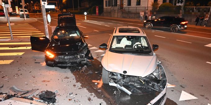 Rapperswil-Jona SG: Zwei verletzte Personen bei Unfall. Rapperswil-Jona SG Unfall