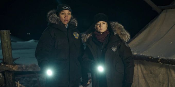 Kali Reis (l.) und Jodie Foster in einer Szene aus «True Detective: Night Country». True Detective