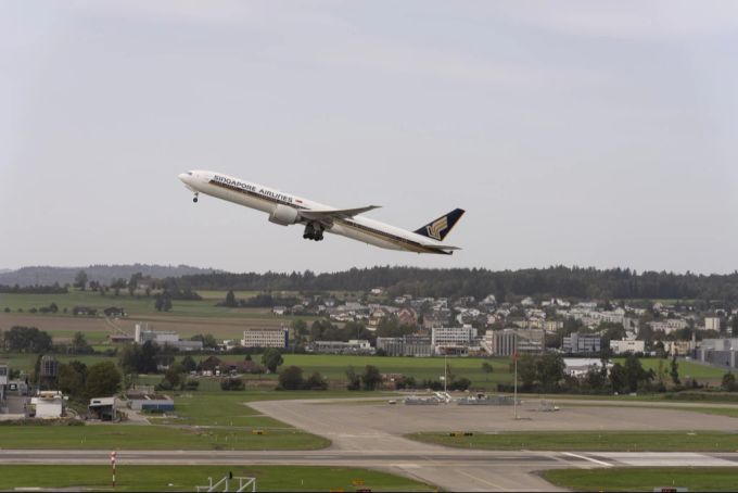 Die Pistenverlängerungen sollen für mehr Sicherheit sorgen. (Archivbild vom Oktober 2023) Flugzeug Start Pistenverlängerung
