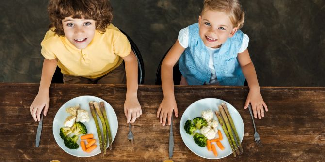 Kinder vor gesundem Essen