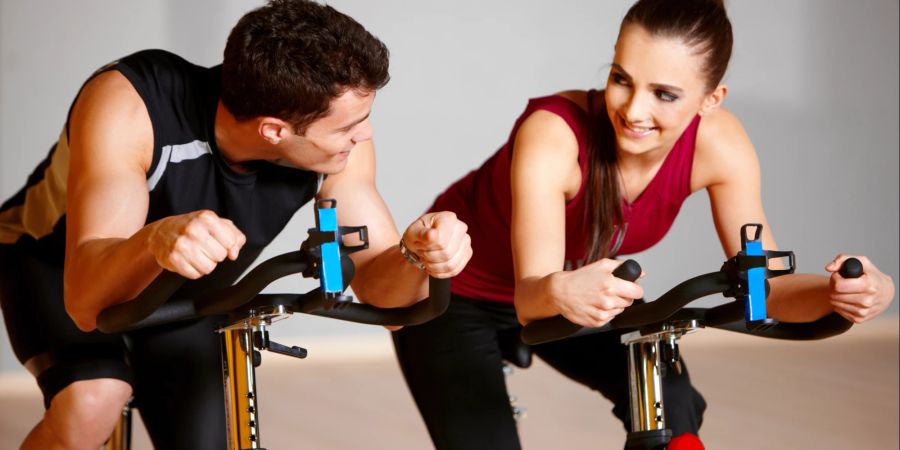 Radfahren, Schwimmen, Spazieren: Cardio-Training kann sehr vielfältig sein.