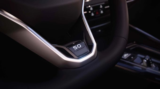 Auch auf der Lenkradspange findet sich ein Hinweis auf das exklusive Jubiläumsmodell VW Golf Edition 50