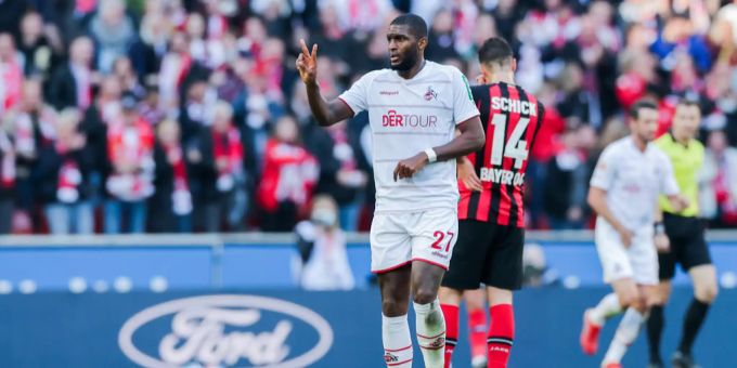 Anthony Modeste zeigt es an. Er trifft gegen Leverkusen doppelt. Bayer 04 Leverkusen